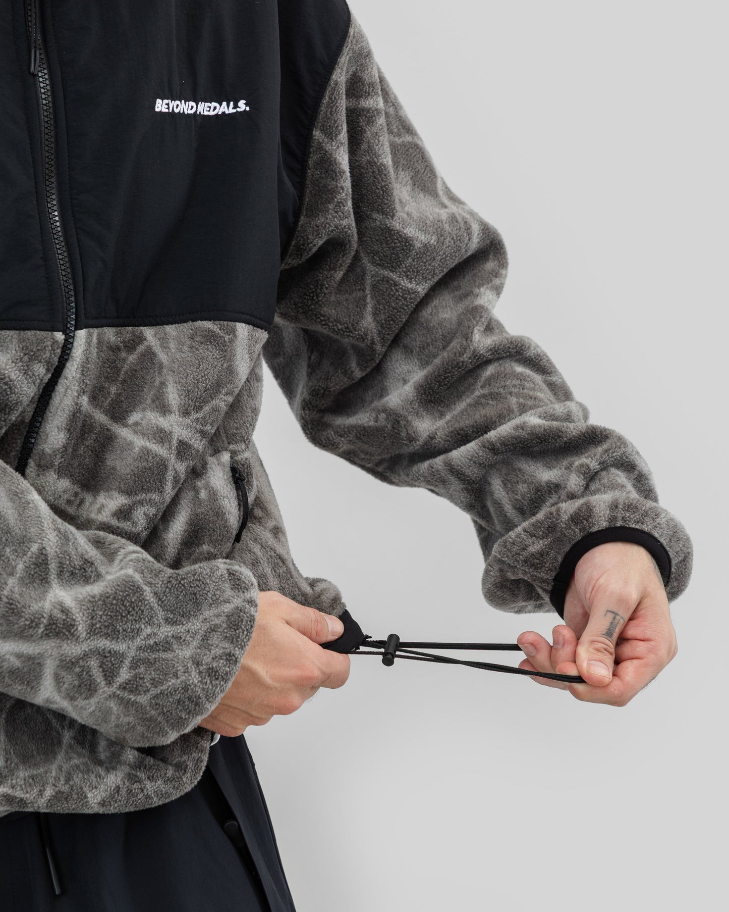 Beyond Medals – Tech-Fleecejacke Braun