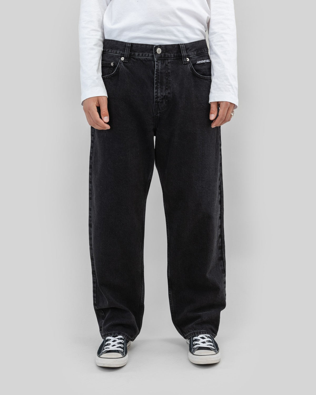 Beyond Medals - Loose Jeans Black
