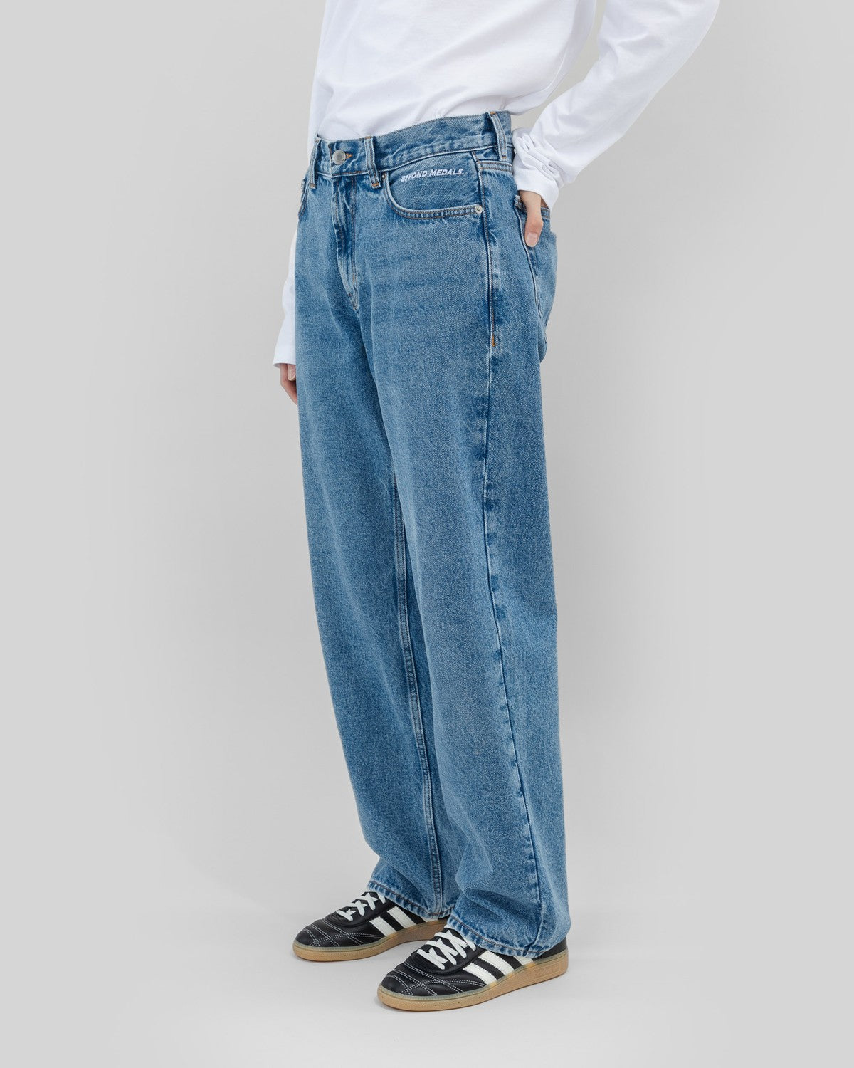Beyond Medals - Loose Jeans Blue