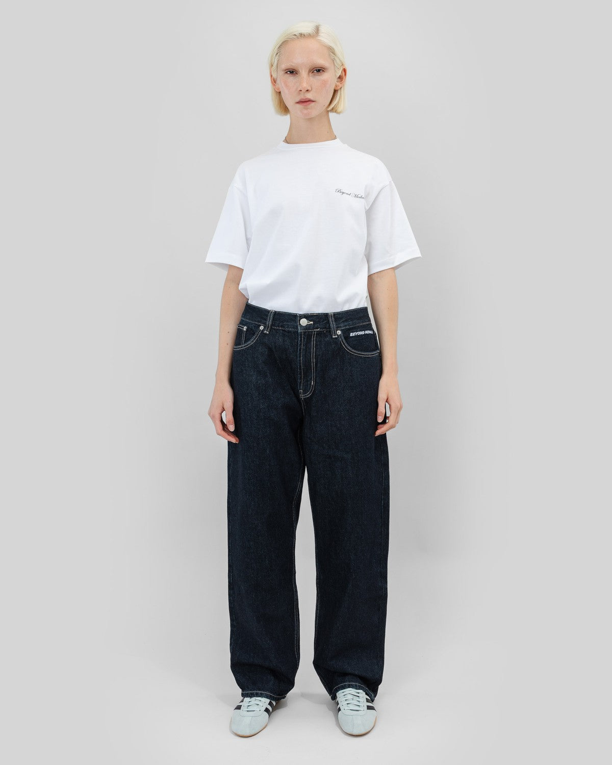 Beyond Medals - Loose Jeans Dark Blue