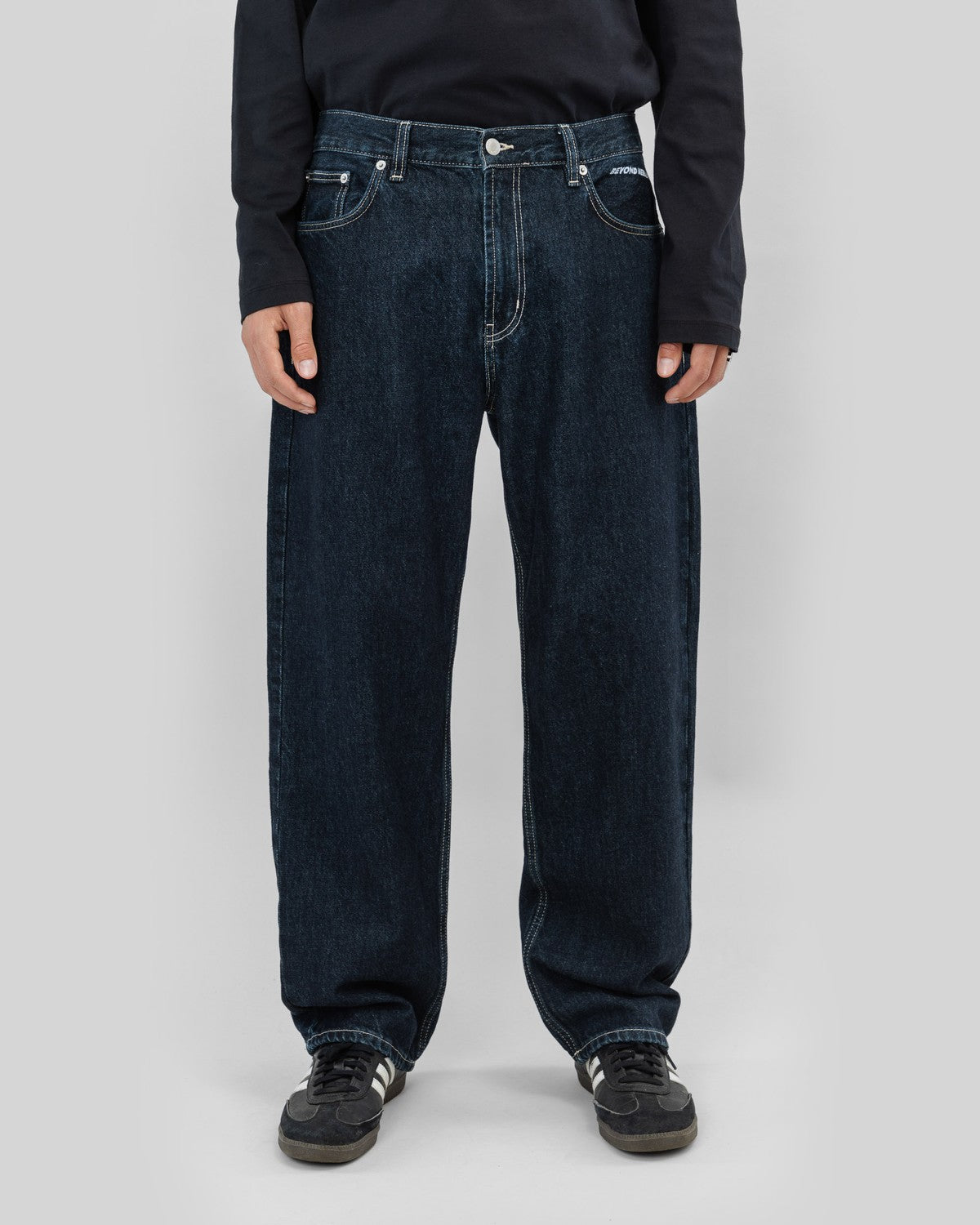 Beyond Medals - Loose Jeans Dark Blue