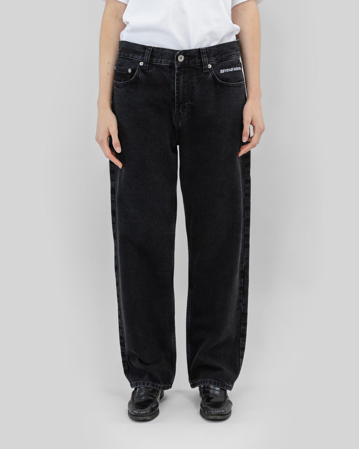 Beyond Medals - Loose Jeans Black