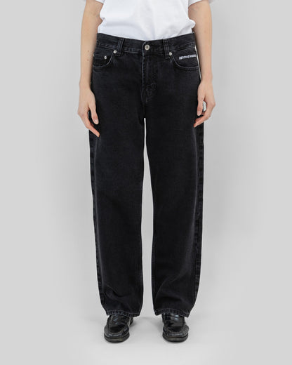 Beyond Medals - Loose Jeans Black