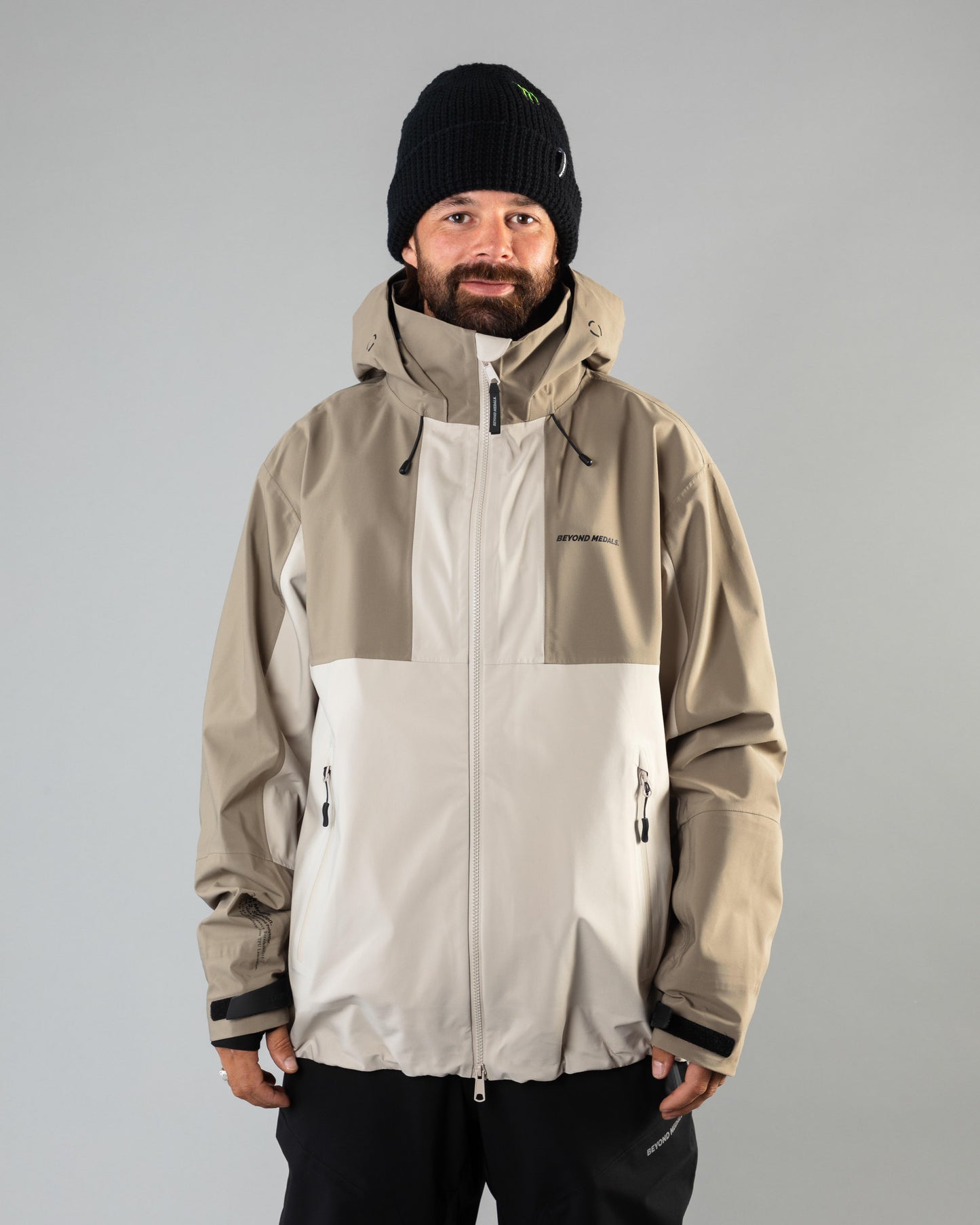 Beyond Medals - TECH JACKET 3L Beige