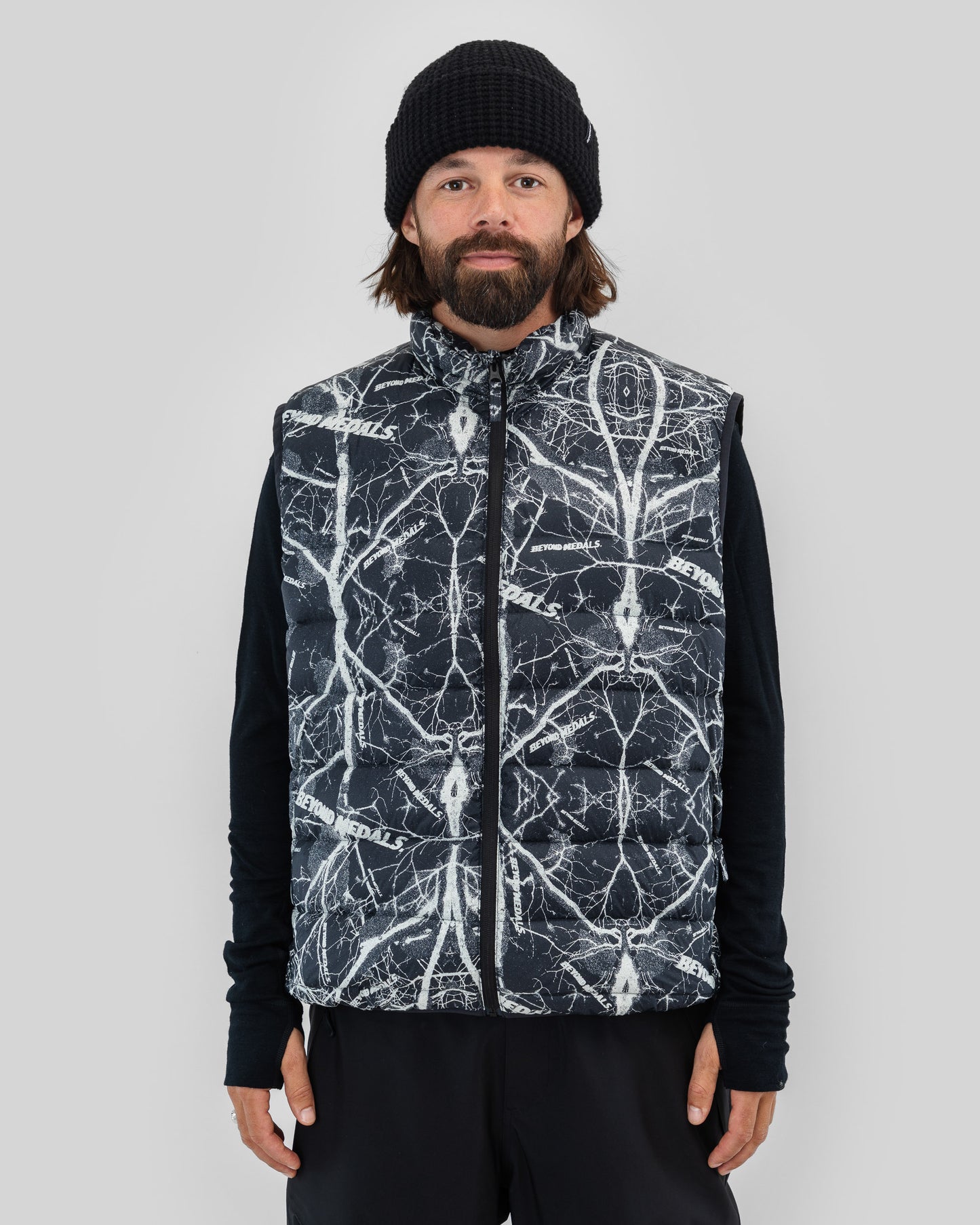 Beyond Medals – Packbare Daunenweste Grau