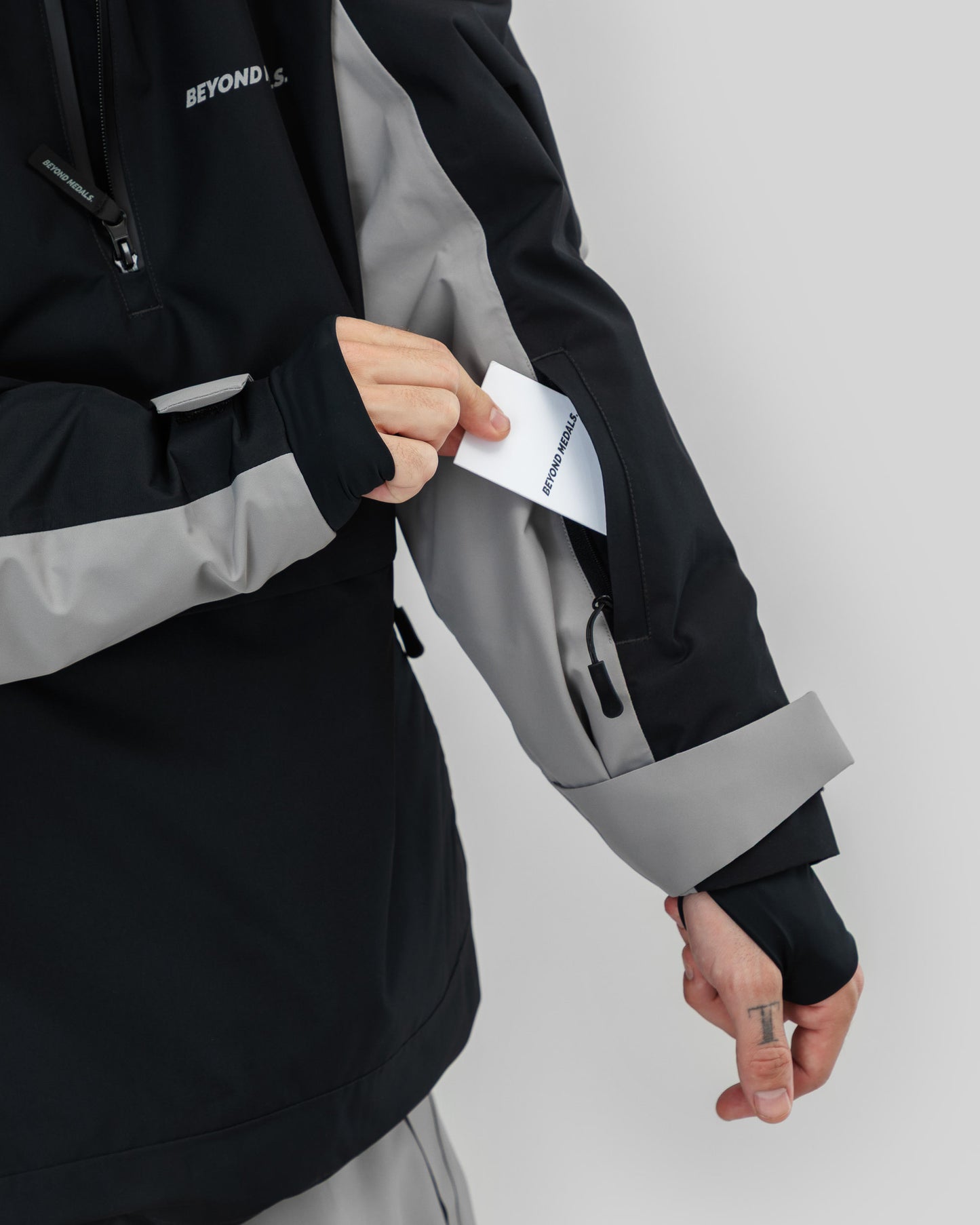 Beyond Medals - Retro Anorak 2L Black